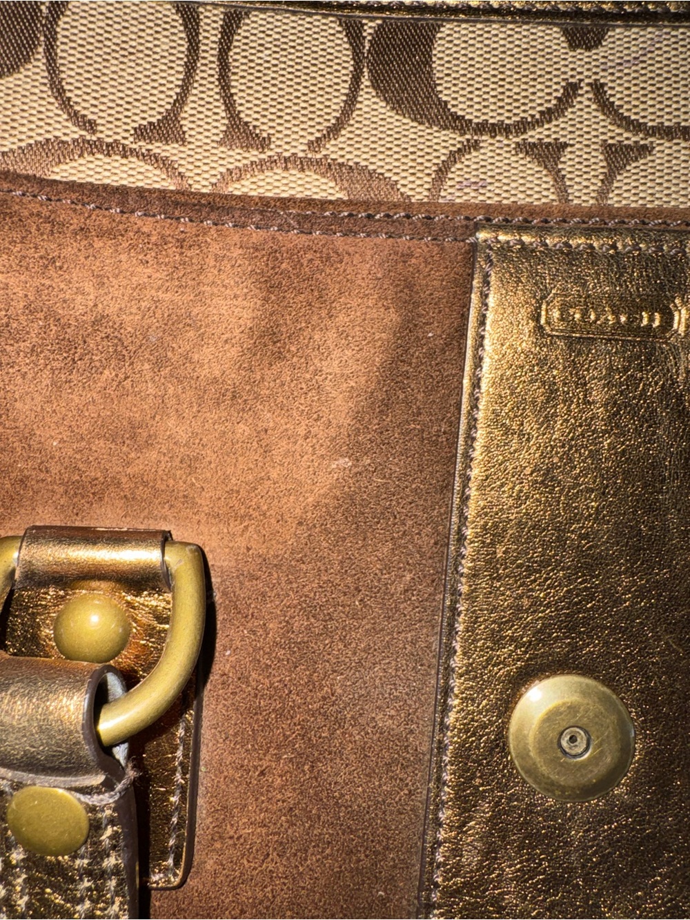 Coach Limited Edition Suede & Metallic Gold Leather Handbag
Creed K040-1498 - Picture 15 of 16